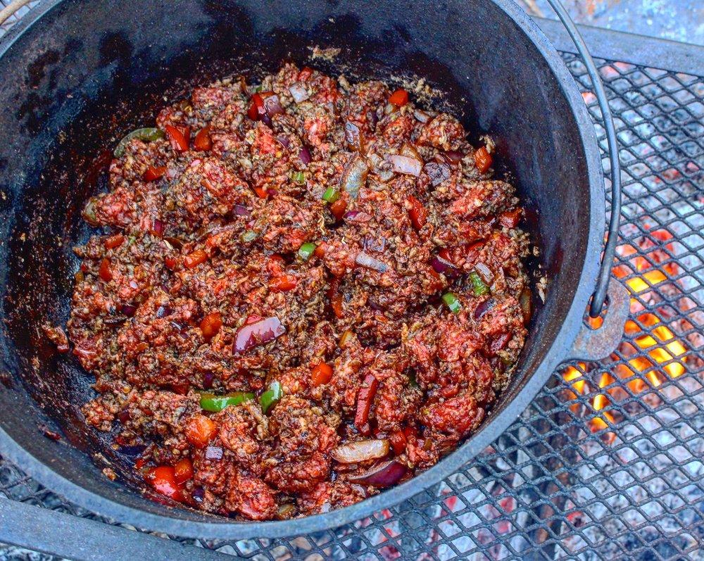 Fall Chili in my new to me lodge 7qt Dutch oven. : r/castiron