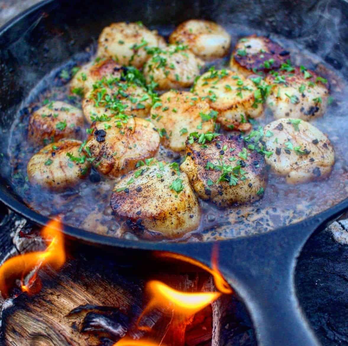 beer glazed scallops on the skillet