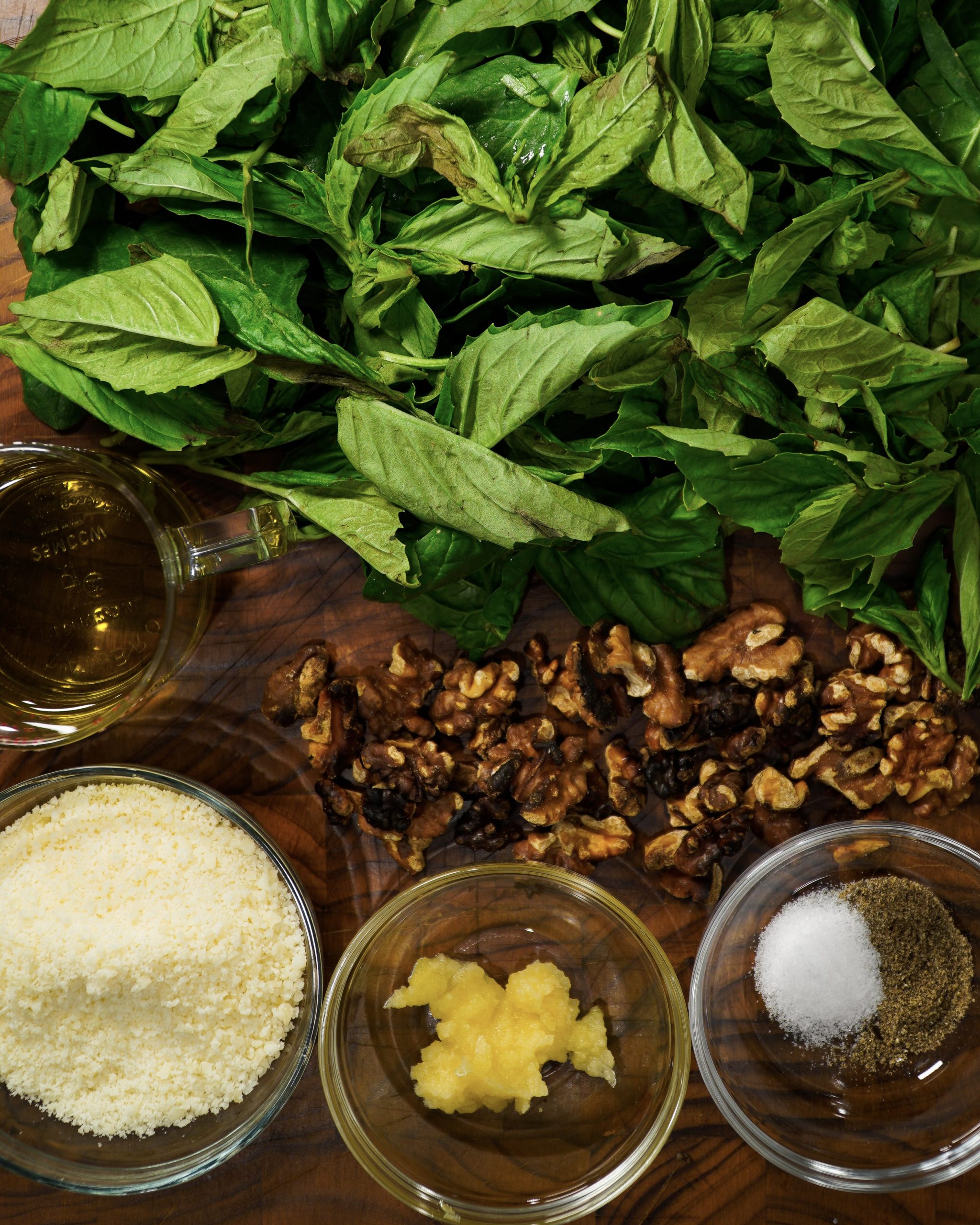 The walnut pesto ingredients. 