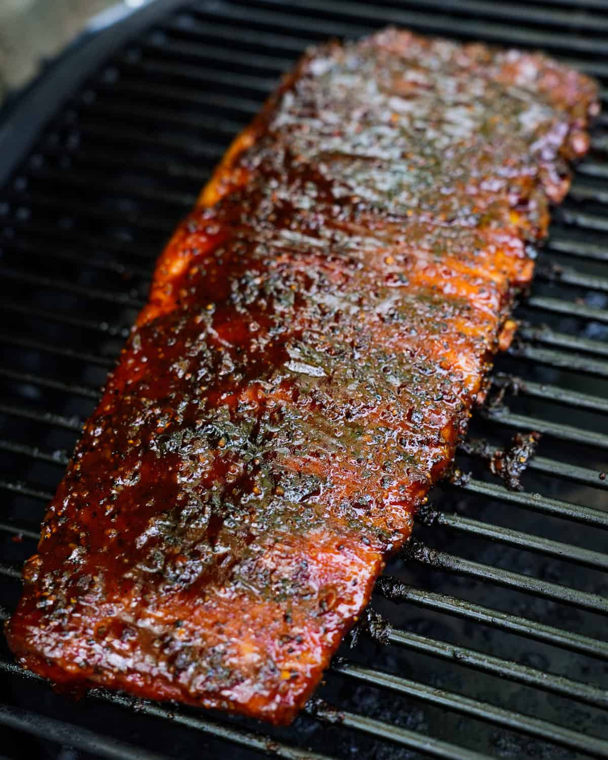 Spare ribs on the grill as they finish cooking. 