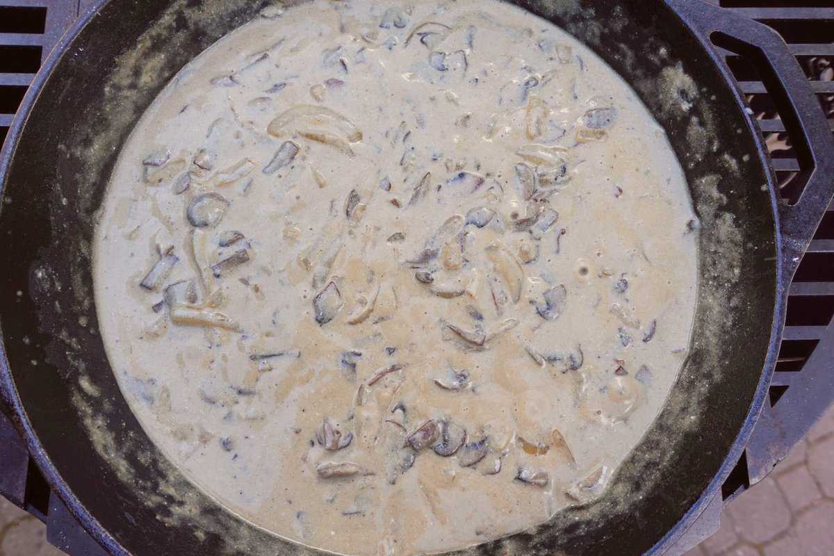 The cream sauce coming together in the skillet. 