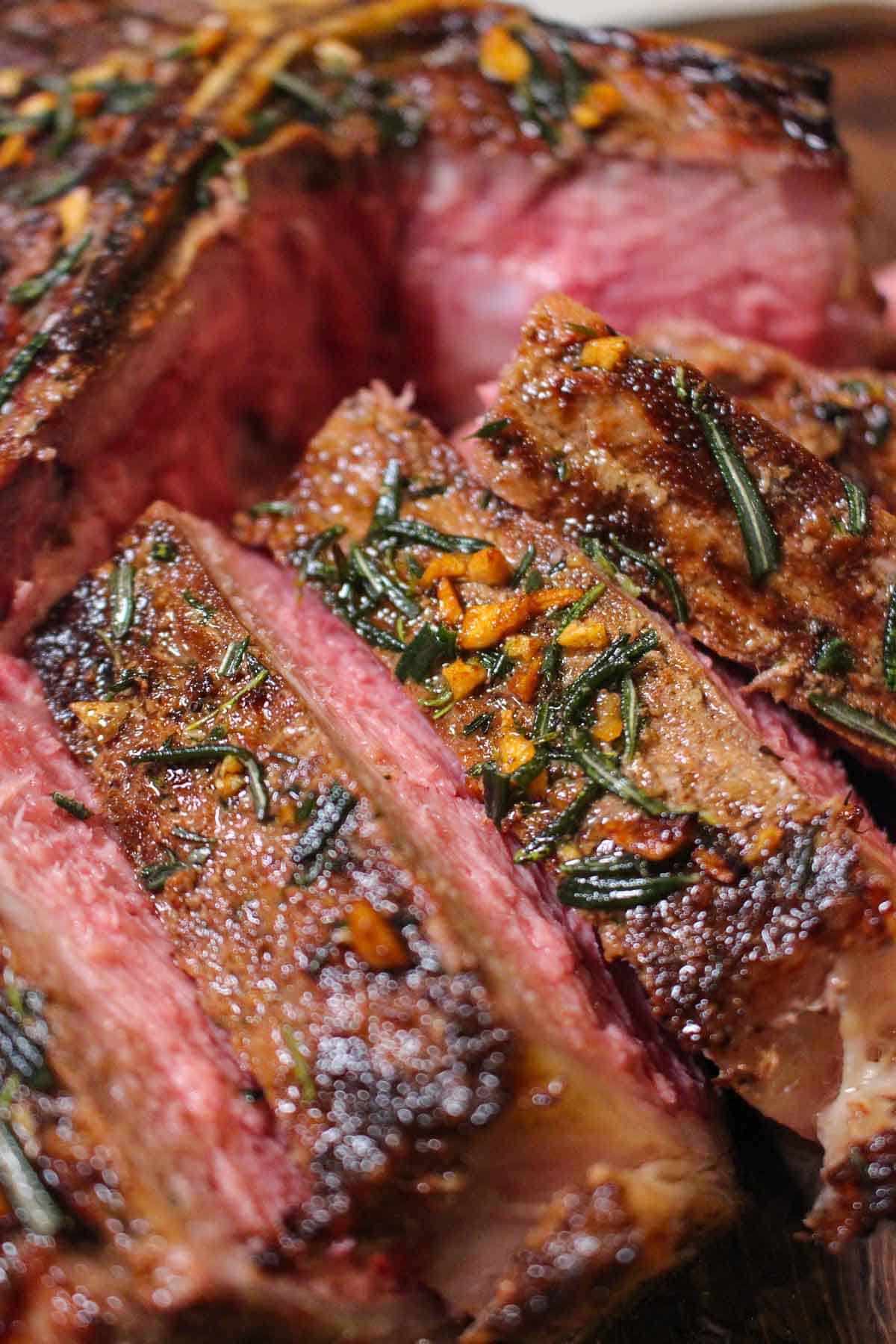 A close up shot of the sliced steak.