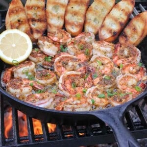 Garlic butter shrimp with crusty bread