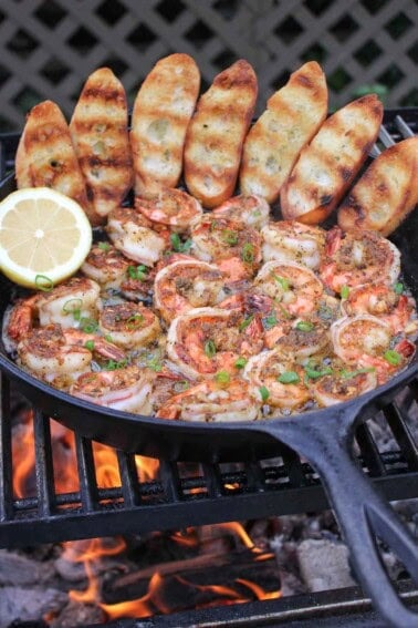 Garlic butter shrimp with crusty bread